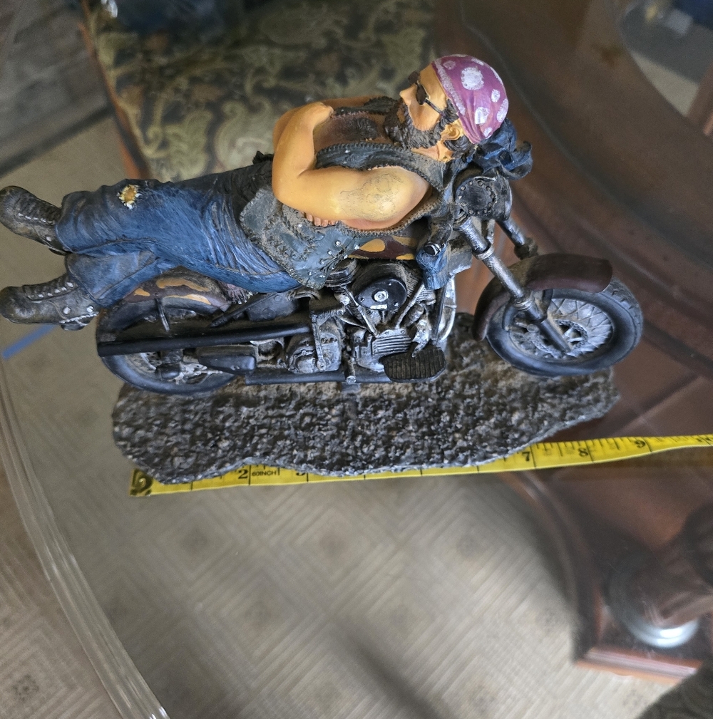 Sturgess Biker On Motorcycle Ceramic Figurine - Picture 11 of 11